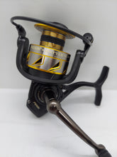 Load image into Gallery viewer, PENN Battle III 4000 Spinning Reel
