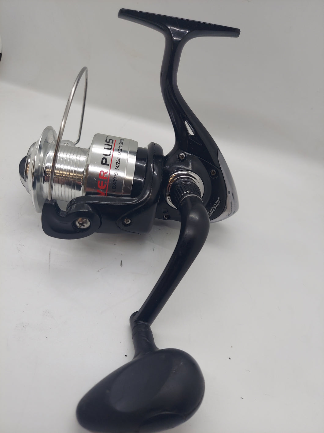 BASS PRO SHOPS OFFSHORE ANGLER POWER PLUS SPINNING REEL