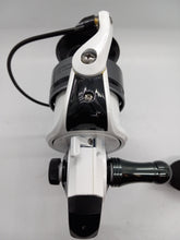 Load image into Gallery viewer, Yonghi FB5000 spinning reel

