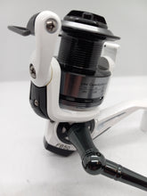 Load image into Gallery viewer, Yonghi FB5000 spinning reel
