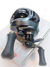 Load image into Gallery viewer, QUANTUM METRIX RIGHT HAND BAITCAST REEL
